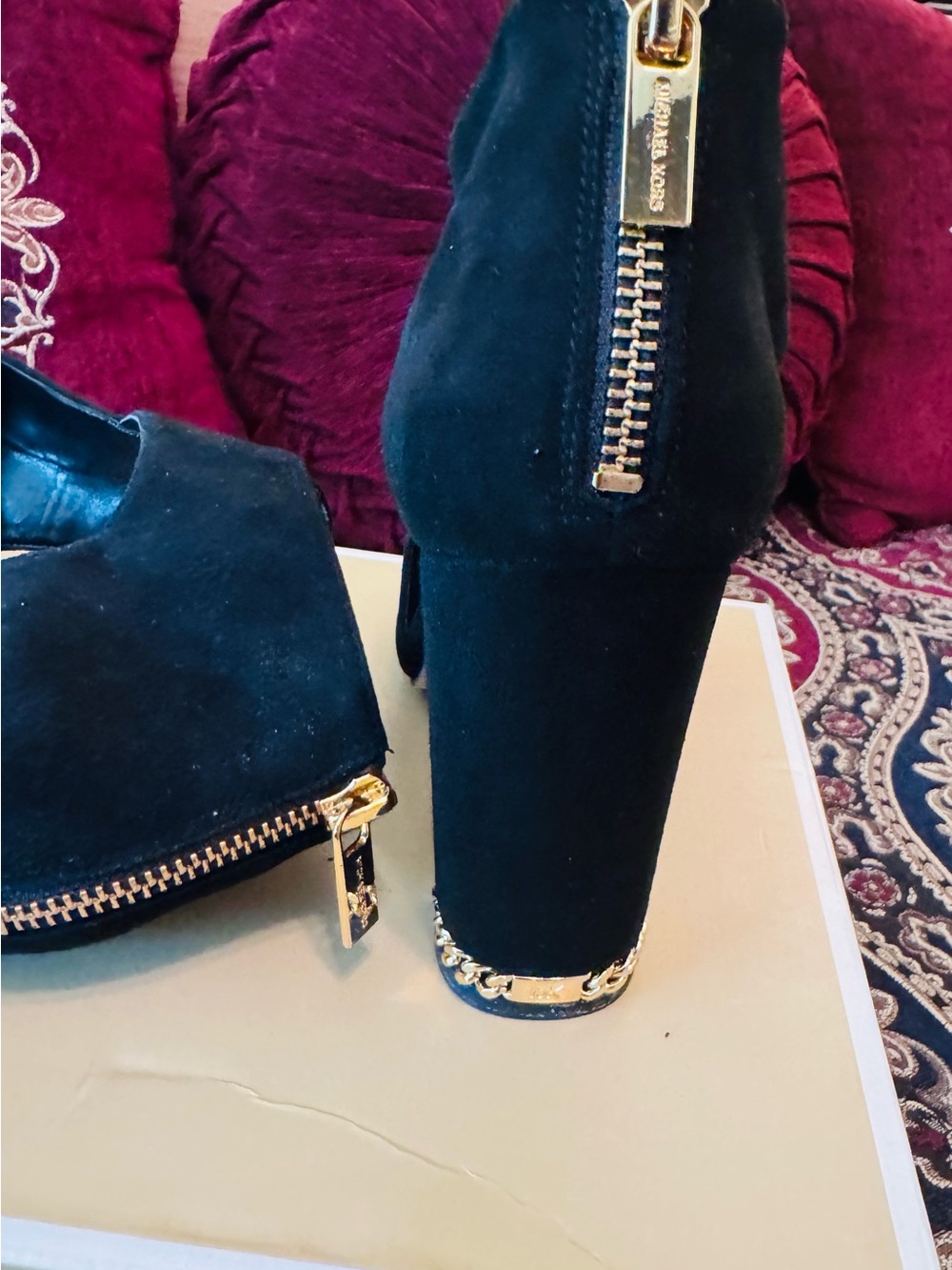 MICHAEL Michael Kors Black Suede Block Heel Sandals with Gold Chain Accent - Picture 7 of 8
